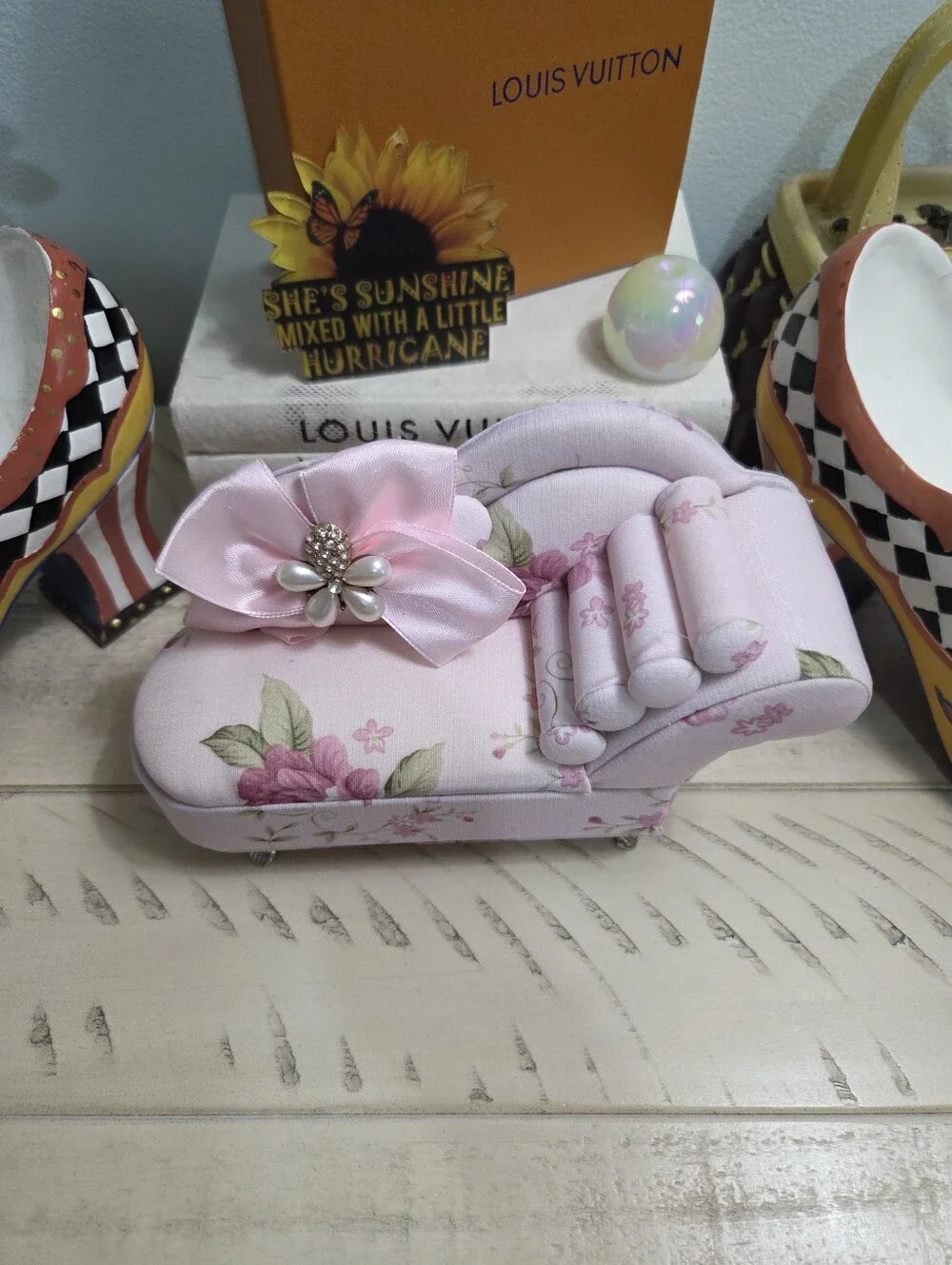 🌸 BNIB Floral Mini Chaise Lounge Sofa Jewelry Box Organizer 🌸